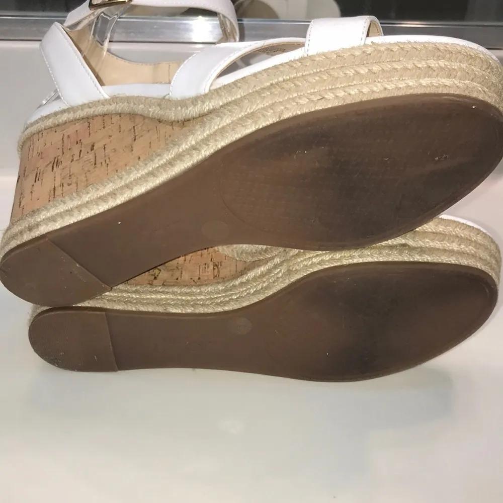 Jessica Simpson Women’s Mallika White Crossover Open Toe Espadrille Wedges - Image 9