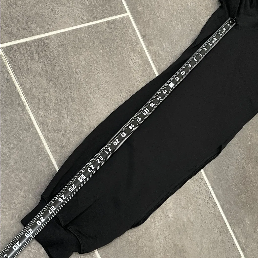 Lululemon Align Jogger 28" *Vent size 6
Black - Image 7
