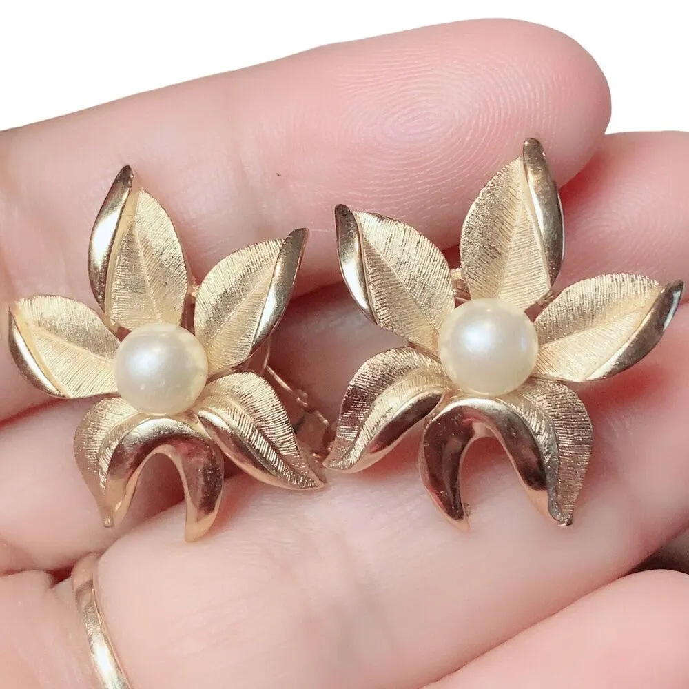 Vintage Signed Crown Trifari Faux Pearl + 5 Petals Clip On Earrings Gold Tone - Image 2