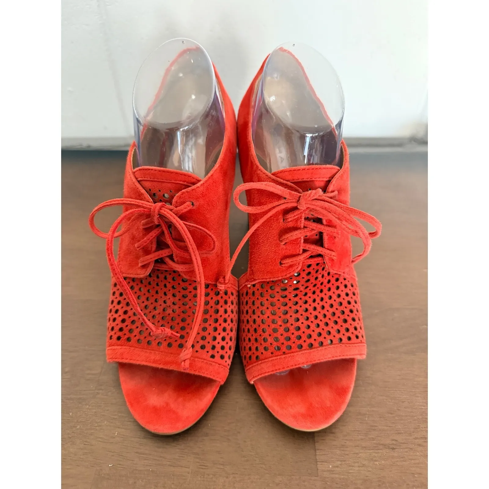 Tahari Coral Megyn Suede Laser Cut Lace Up Peep Toe Block Heel Shoes Size 9 - Image 3