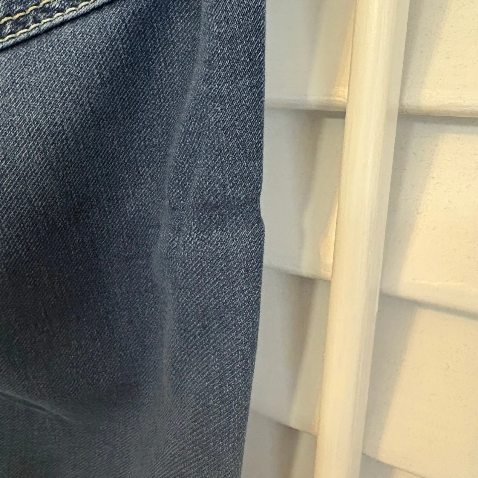 Silver Joga‎ Suki Mid Capris Size 28 - Image 8