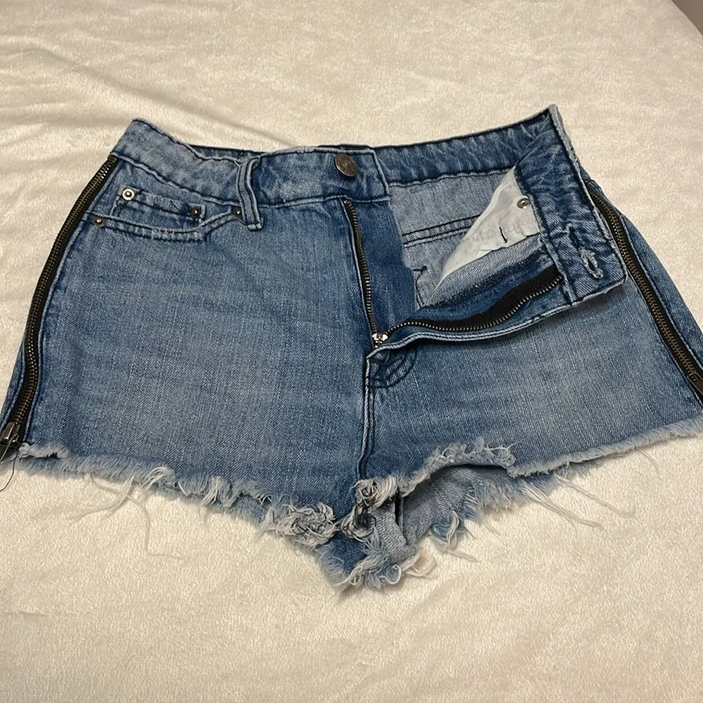 BDG for Urban Outfitters- Super High Rise Cheeky Zipper Denim Shorts- Size 27 - Image 6