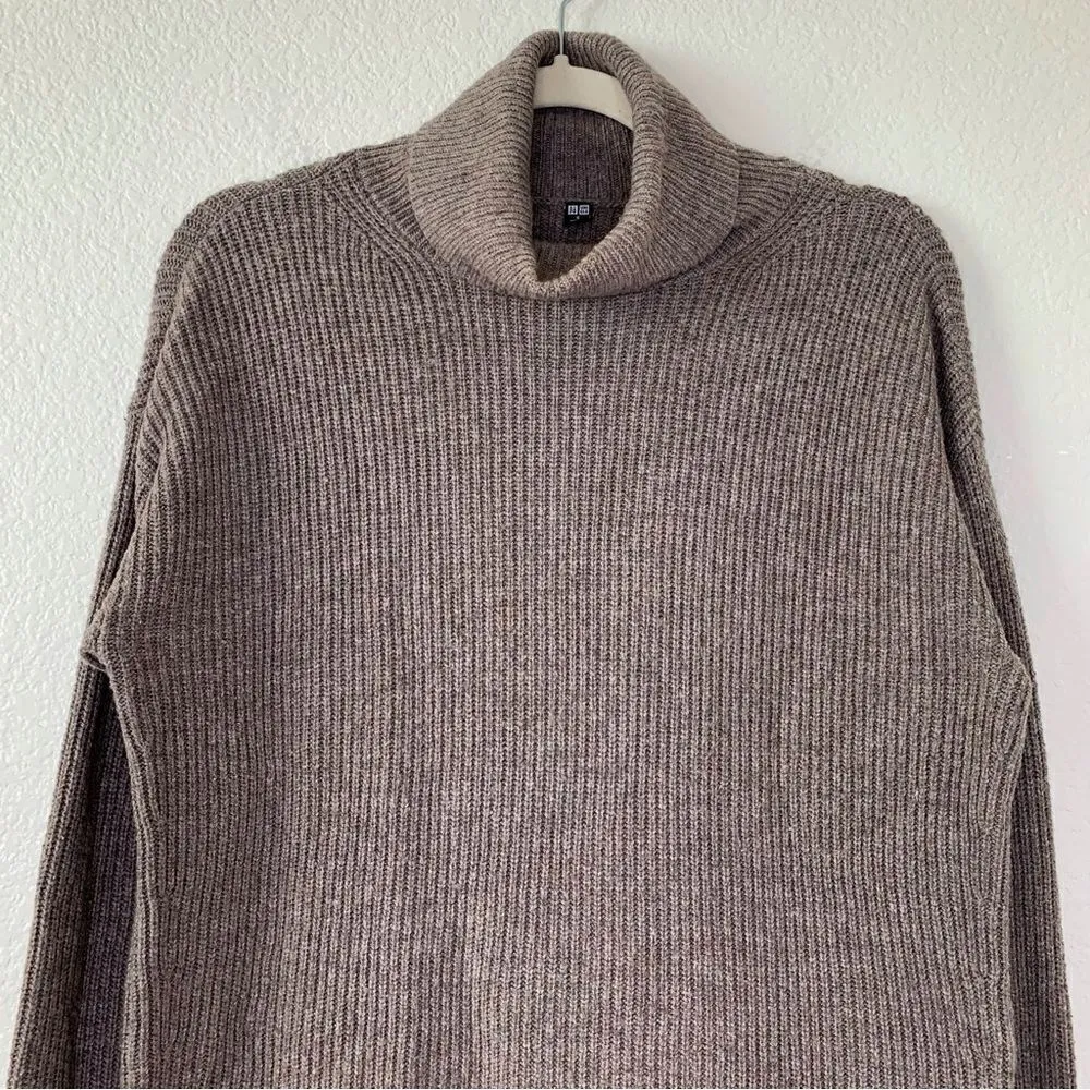 Uniqlo Wool blend Women’s Turtleneck Sweater - Image 2