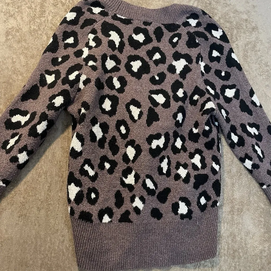 A New Day Sweater Womens Medium Cheetah Purple Vneck Leopard Relaxed Long Sleeve - Image 3