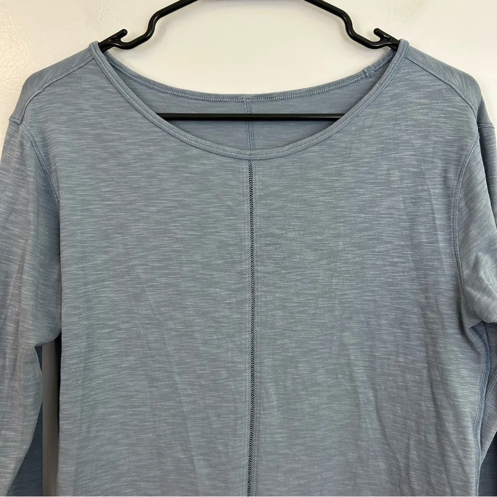 Lululemon Superb Light Weight Heathered Blue Long Sleeve Tee Size 8 - Image 3