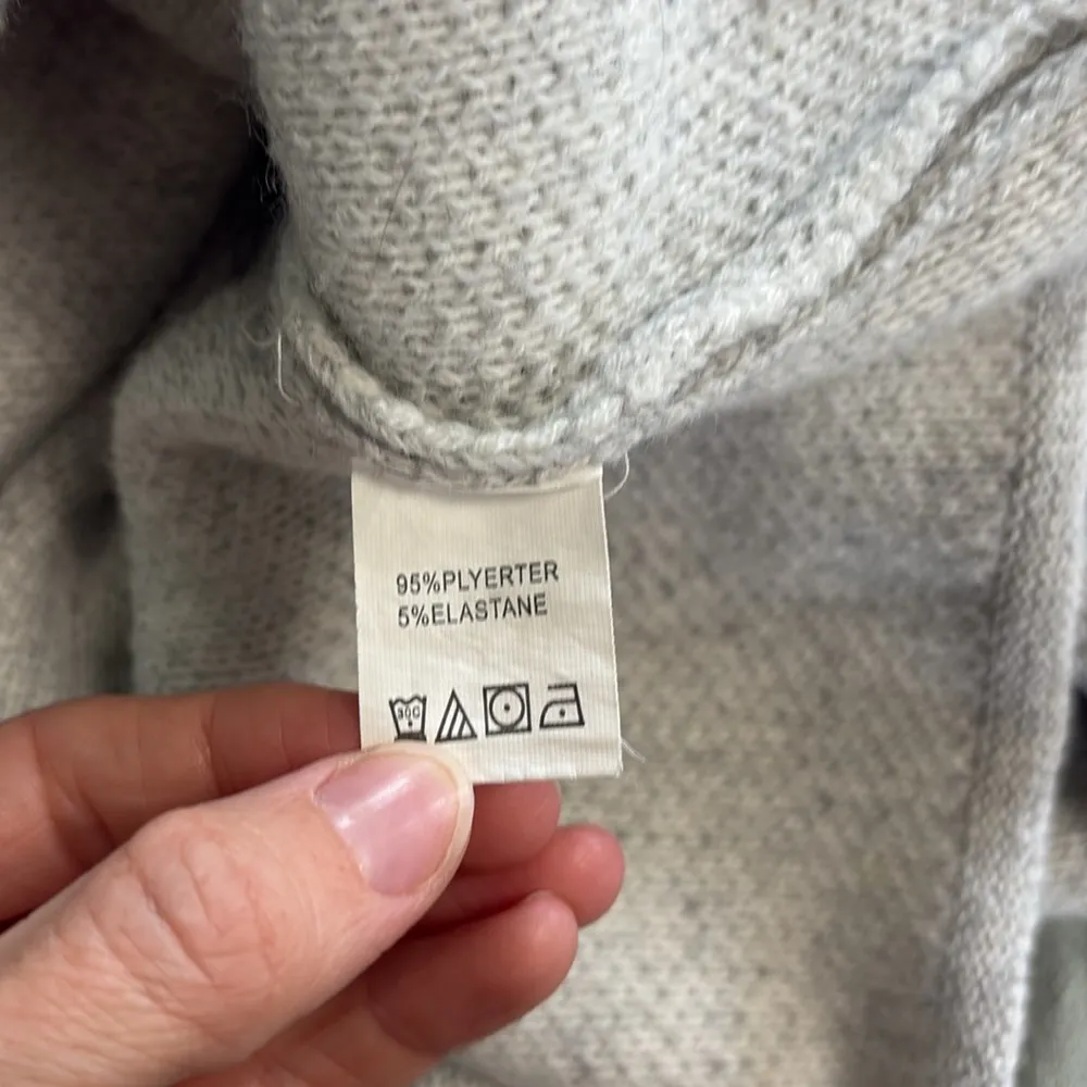 Heather grey cropped sweater stars warm winter size medium oversized Gray - Image 3