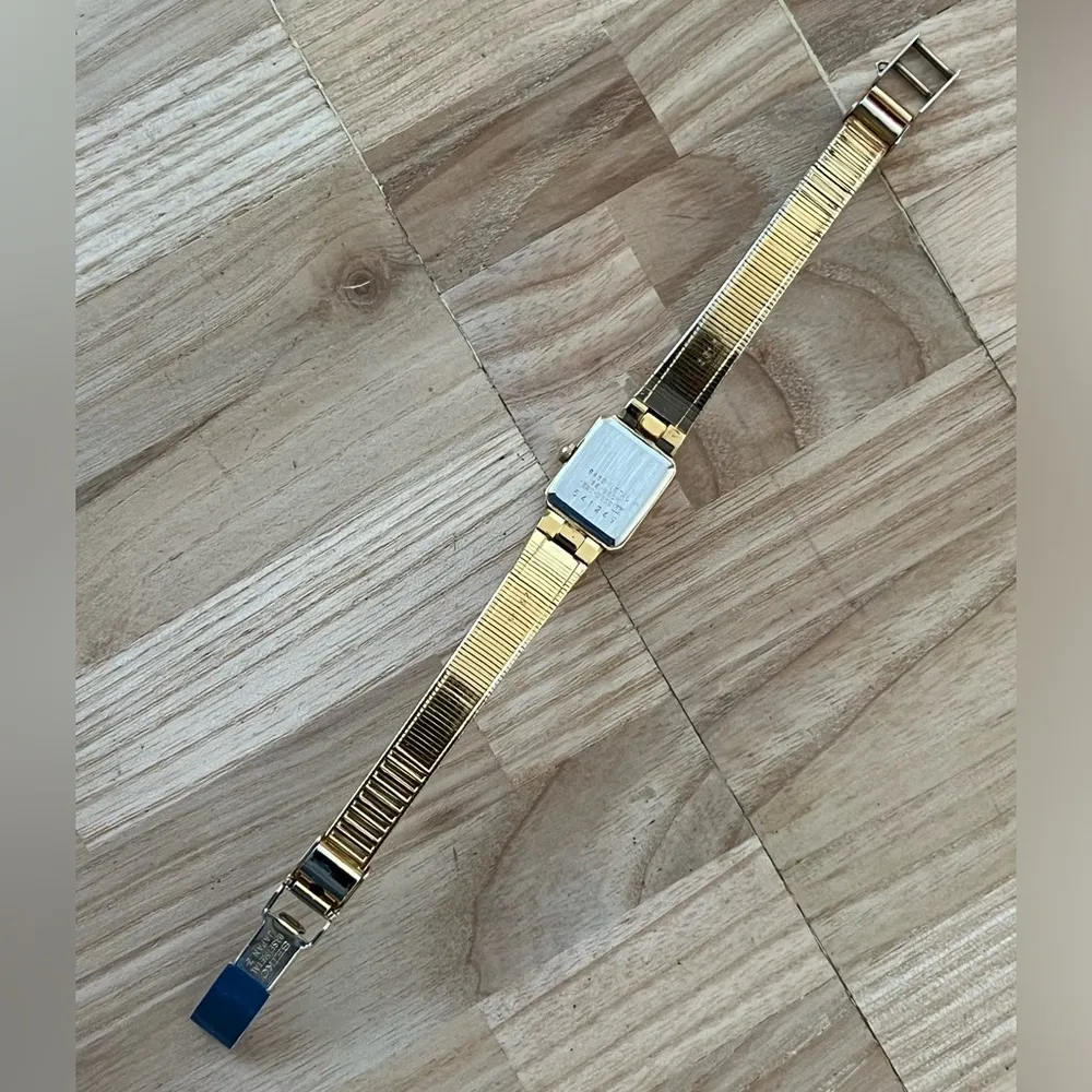 Seiko Vintage Ladies Watch Black Dial Gold-Tone Bracelet Case Hands Markers - Image 10