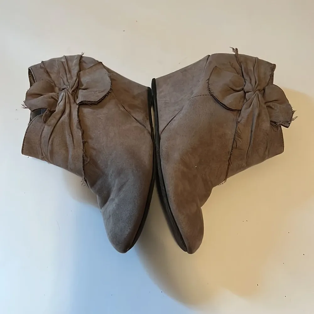 CL by Laundry Brown Boots Woman’s Size 8 Wedge Shies - Image 3