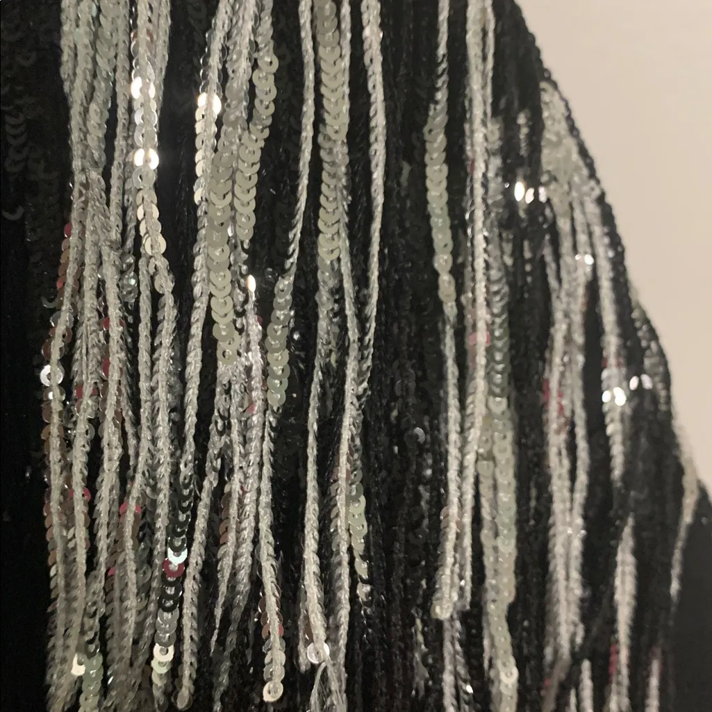 Elegant Black Tee with Silver Fringe Accents Size M - Image 6