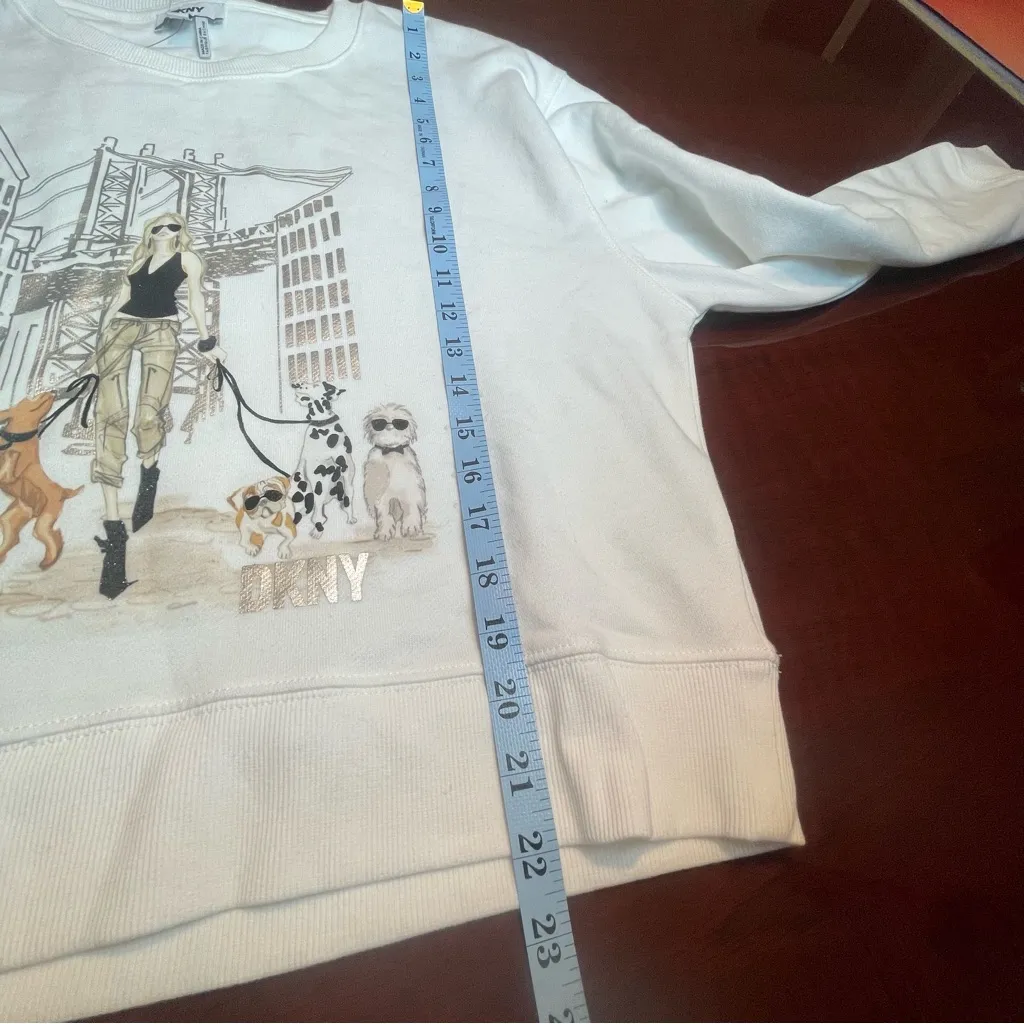 DKNY Novelty NYC graphic dog walking cotton fleece sweatshirt Grunge White Sz L - Image 8