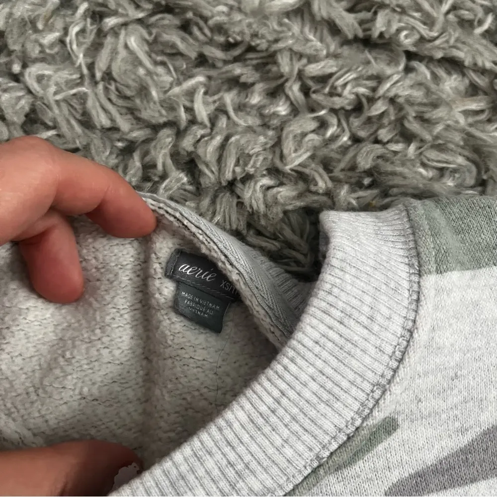 Aerie grey camo pullover oversized sweatshirts size xs - Image 3