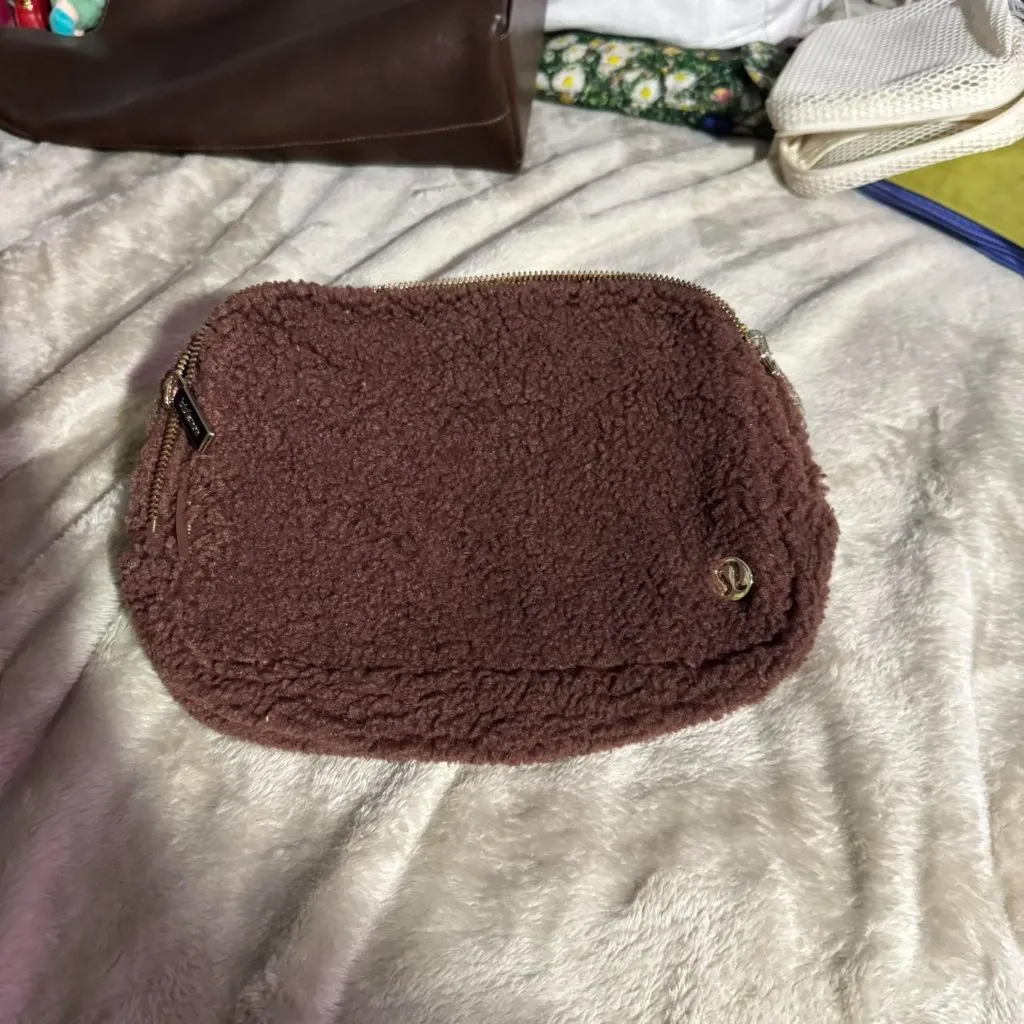 Lululemon 2 Liter Fuzzy Fanny Pack - Image 6