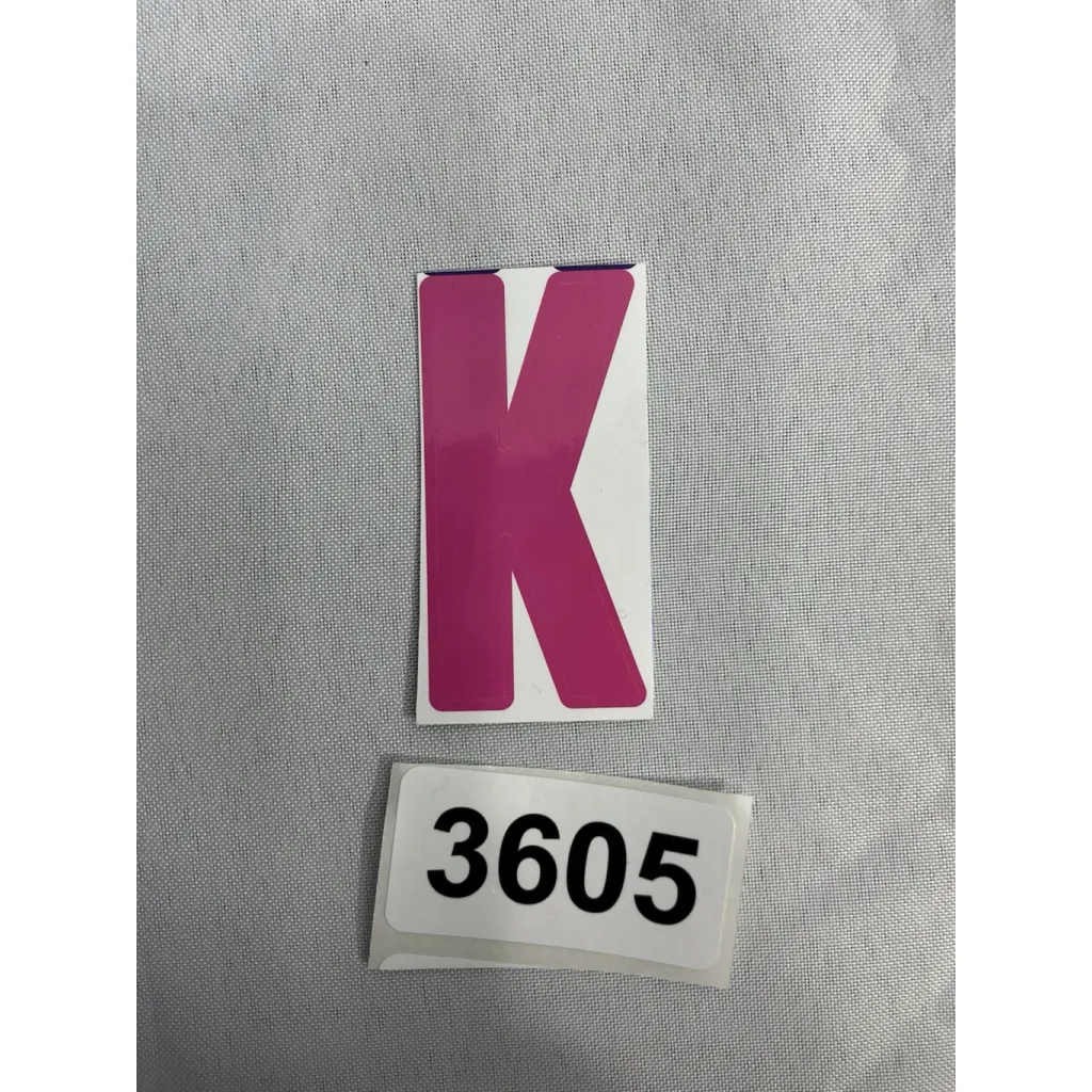 Womans Moon & Madison Medium Green Knit Pull Over Crew Neck Over Size Sweater - Image 9