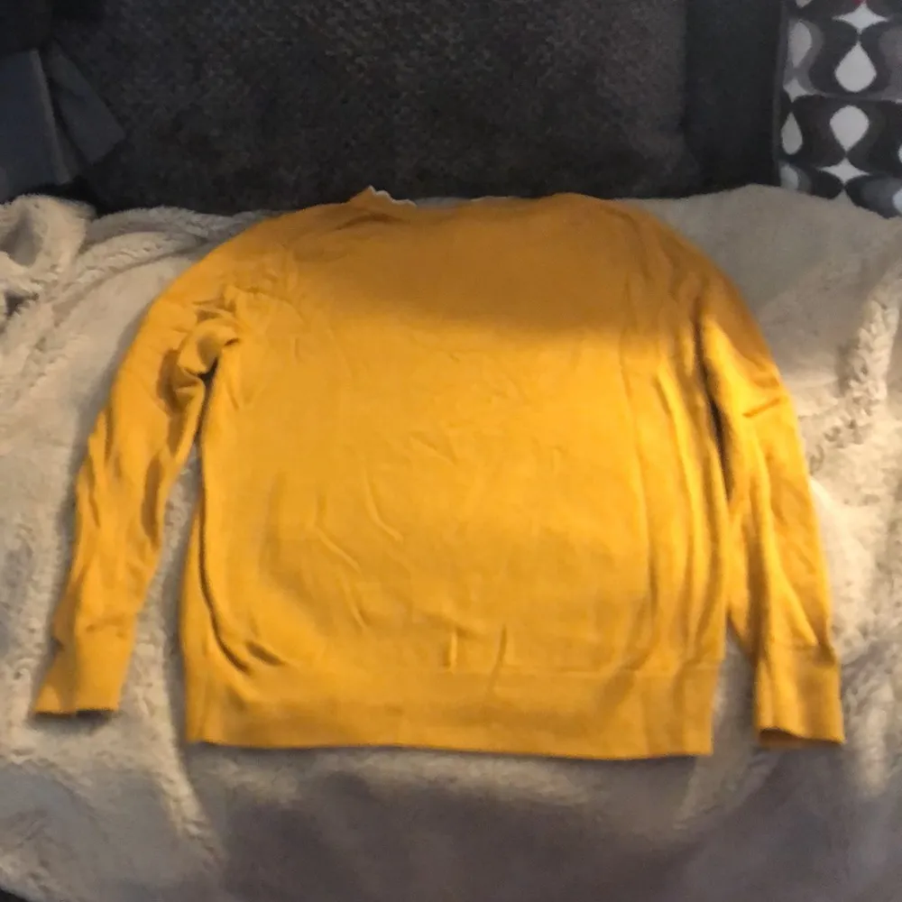 🔹4 for $30 Banana Republic Golden Yellow Sweater, size Small - Image 3