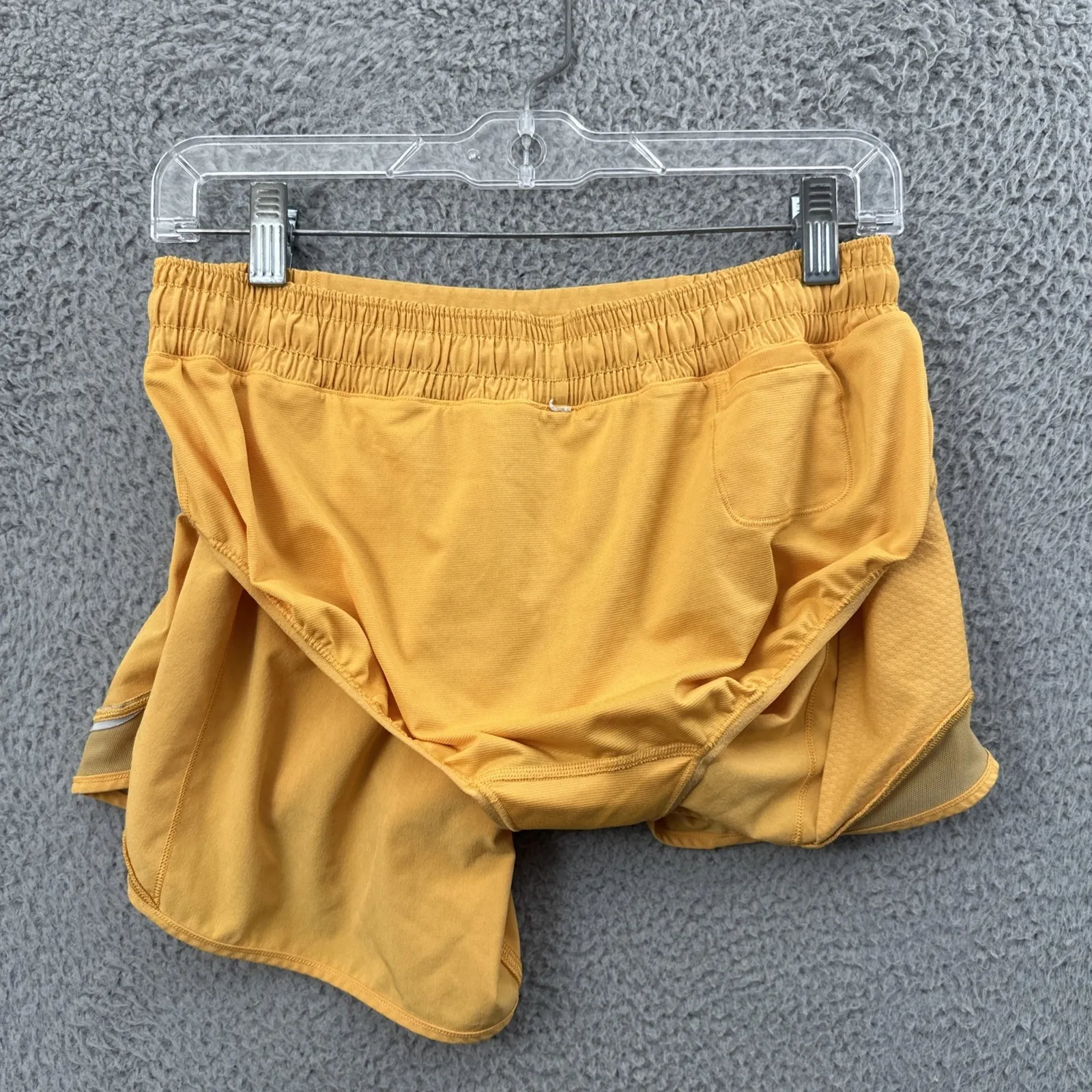 Lululemon Hotty Hot Low Rise Shorts 4" Mango Dream Athletic Gym Women's 8 - Image 4