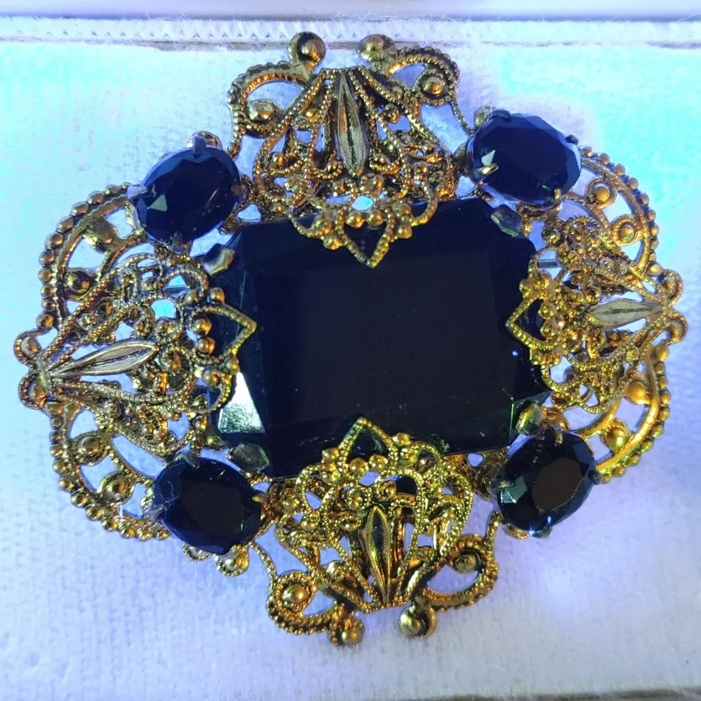 Brooch Black Edwardian Revival Mourning Czech Gilded Metalwork Gold Filigree Size 2 - Image 3