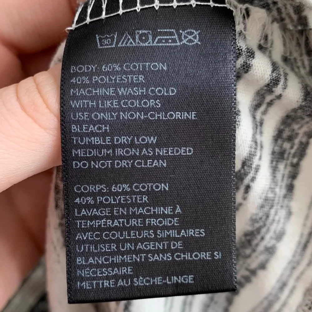 Urban Outfitters White & Black Striped V-Neck Short Sleeve Shirt - Image 4