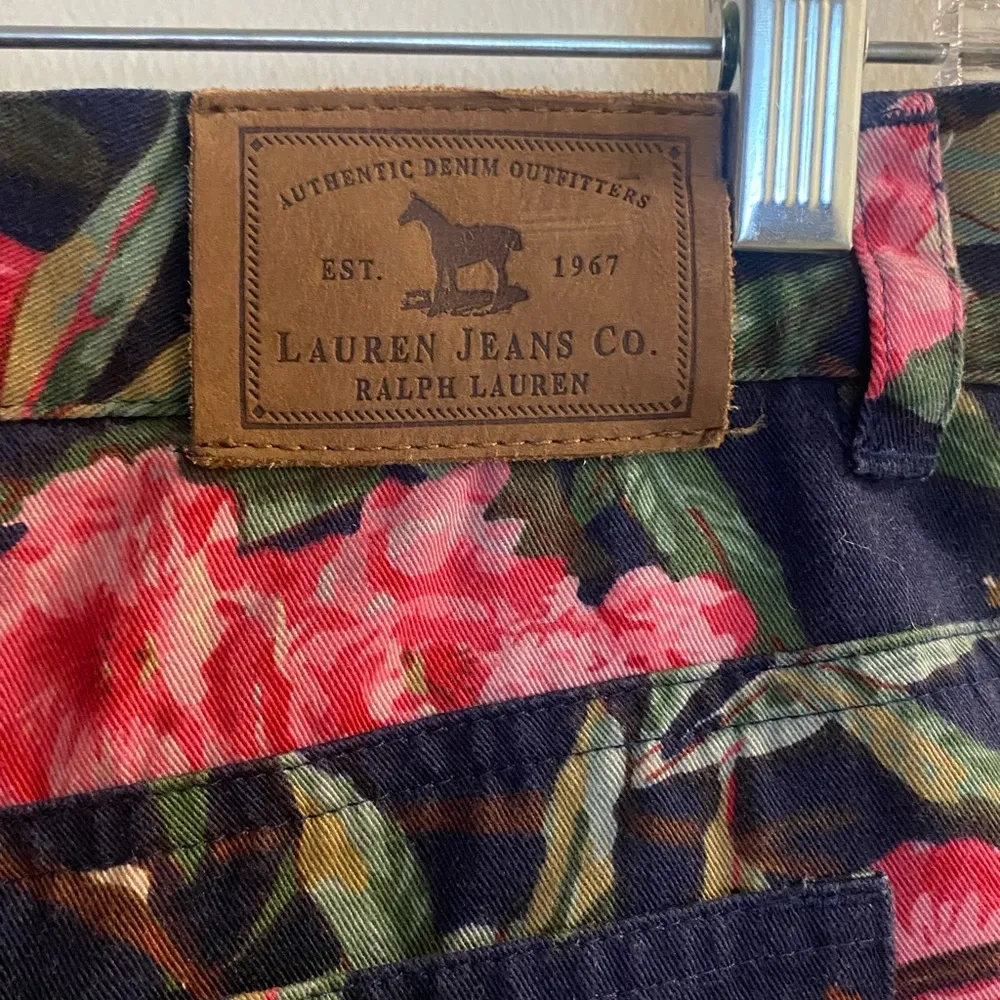 Ralph Lauren Jeans Co Women’s Navy Blue Floral Denim Capri Jeans SP Waist 28” - Image 6