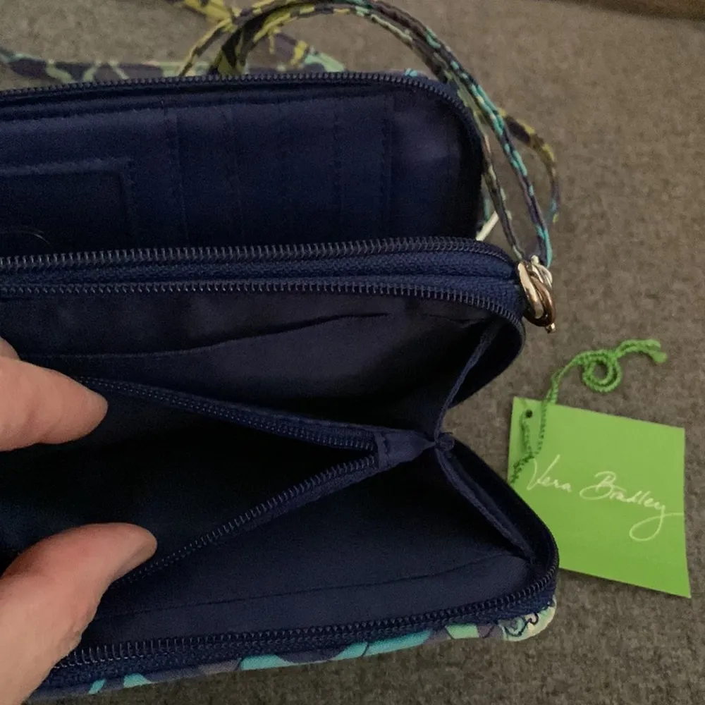 NWT Vera Bradley Katalina Blues floral crossbody wallet w adjustable strap - Image 4
