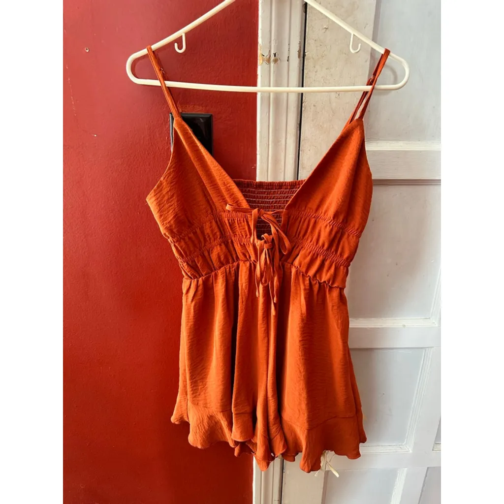 Cider V-Neck Rust Knotted Ruched Tie-Front Ruffle Hem Romper Medium - Image 7