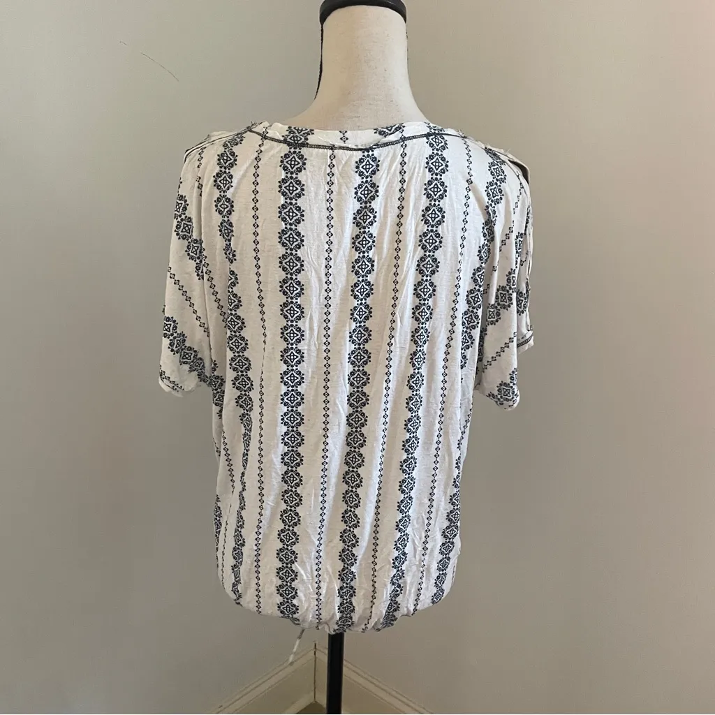 Hem & Thread Cold Shoulder Blouse Medium Navy Blue White Striped Short Sleeve‎ M - Image 3