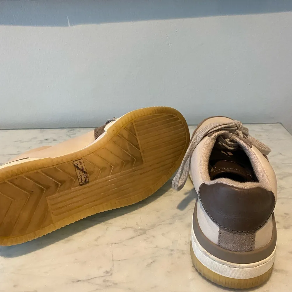 Vince Rendel Leather and Suede Sneakers Size 6 VGUC - Image 5