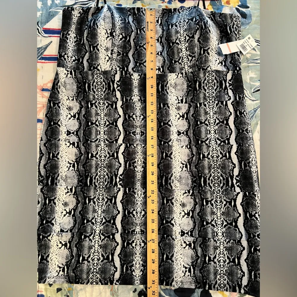 JUMP APPAREL 2X Gray Black Sexy Snake Print Strapless Dress - Image 12