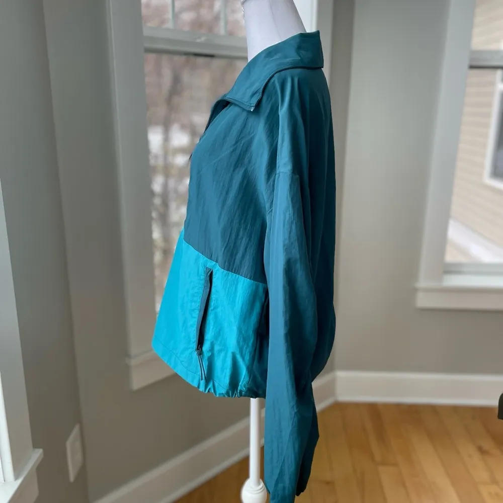 All in Motion Teal Dark Blue Water Wind Resistant Cropped Windbreaker Jacket - Image 2