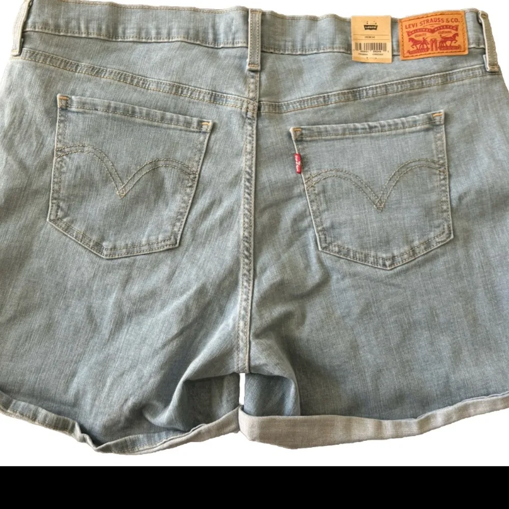 NWT Levi's BLUE Women's Mid-Length Cuffed Mid Rise Stretch Shorts Size 18 34 - Image 4