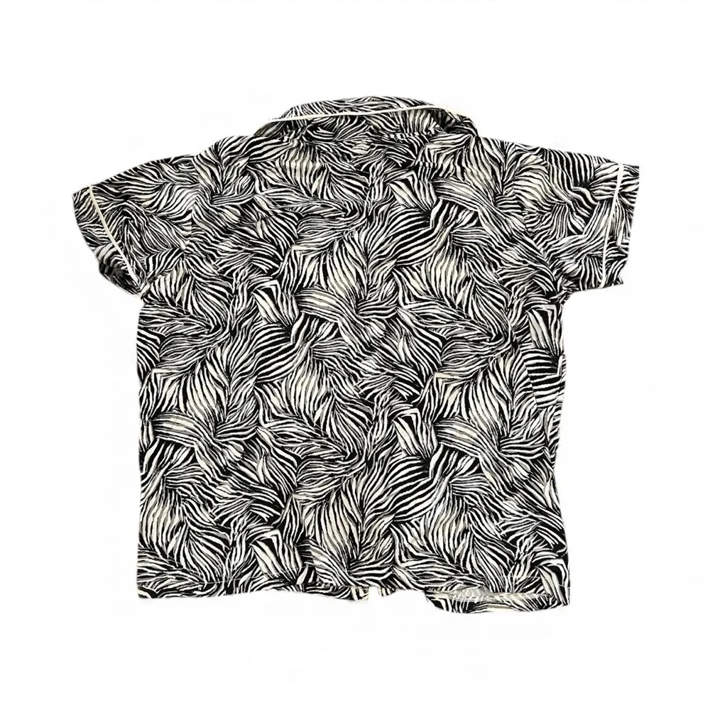 Studio Badgley Mischka Black Tiger Print Short Sleeve & short pajamas set NWT - Image 3