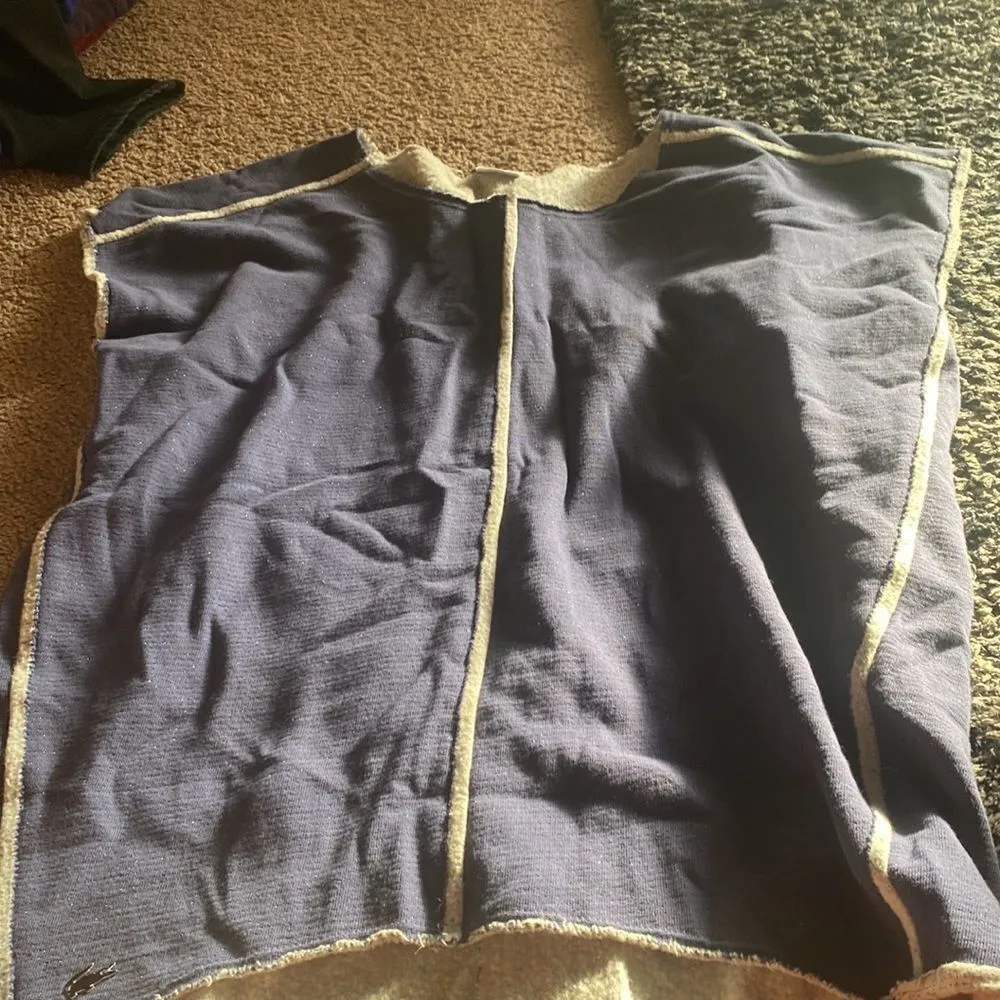 Lacoste  size 40 sweater - Image 4