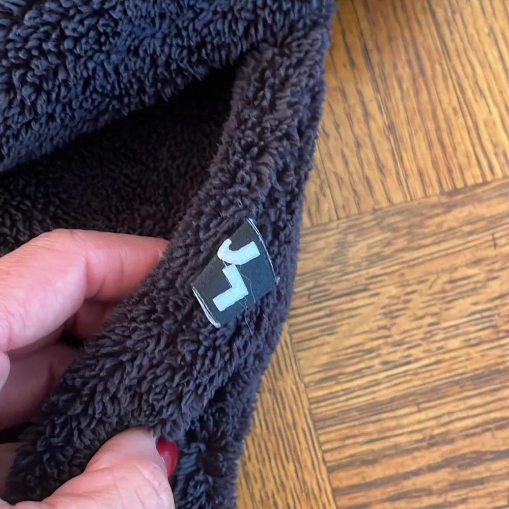 JOYLAB Cozy Black PLUSH Fleece Pullover MEDIUM - Image 3