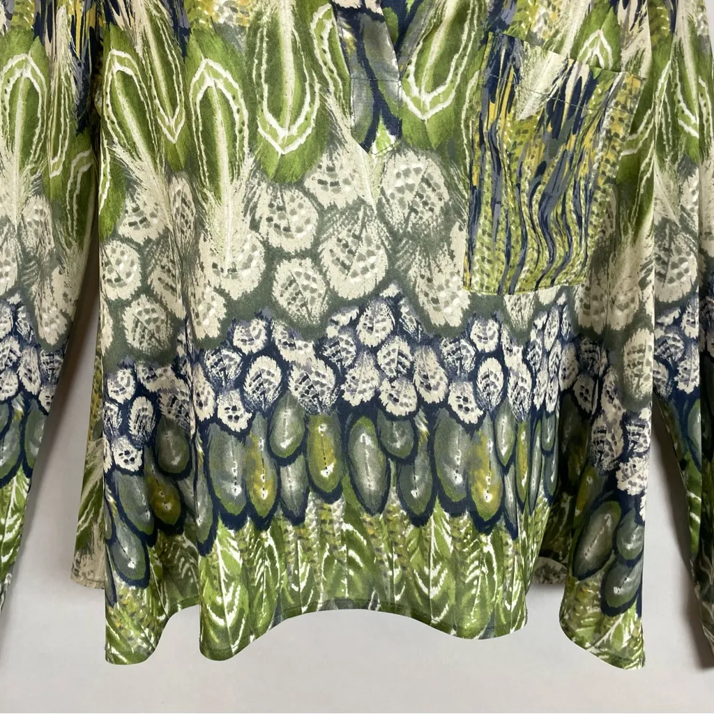Olivia Moon Top Feather Pattern Women Size Petite XS Green Gray Blouse Shirt - Image 4