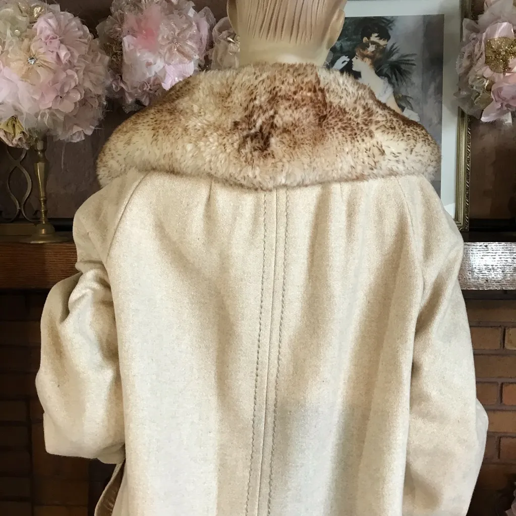 VINTAGE 1970'S BEIGE COUNTRY PACER WOOL AND SHEARLING TRIM COAT (18) - Image 9