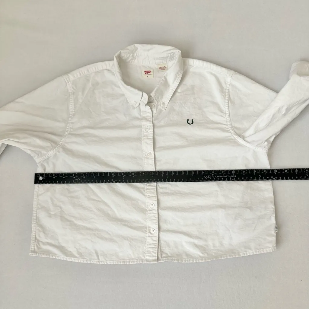 Levi’s Cropped Jody White Button Up Lucky Horseshoe Collared Shirt - Image 6