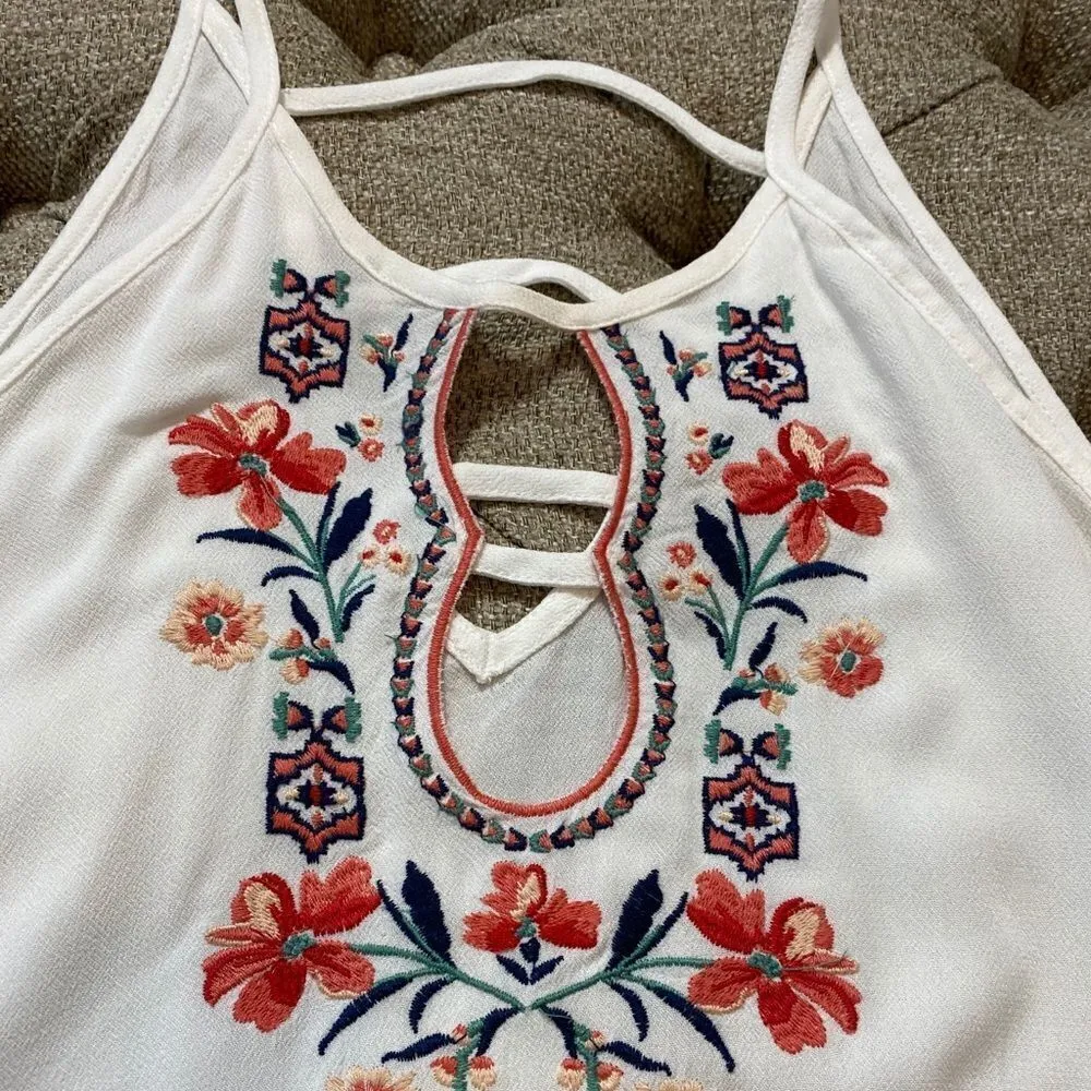 ‎Floral Embroidered Cutout Tank - Image 3