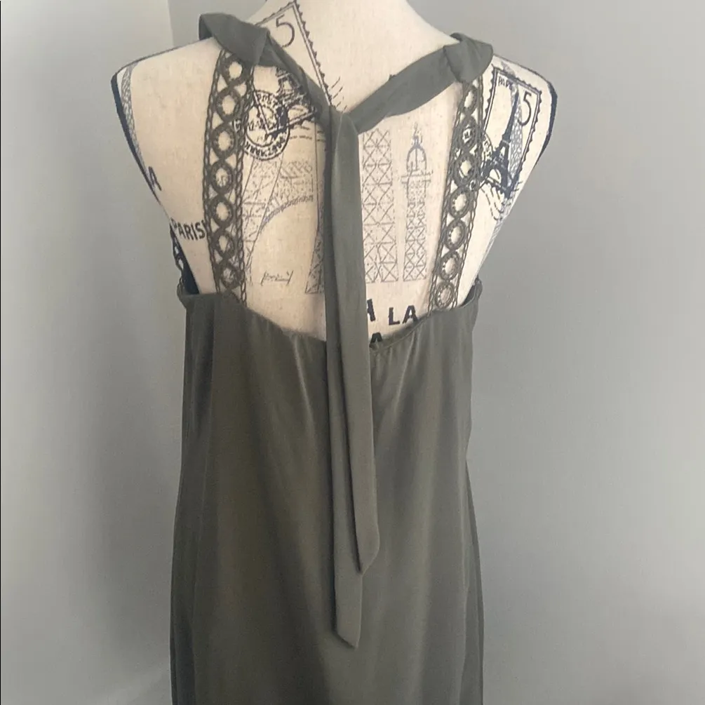 Izy Byer Stylish Olive Green Sleeveless Dress - Image 4