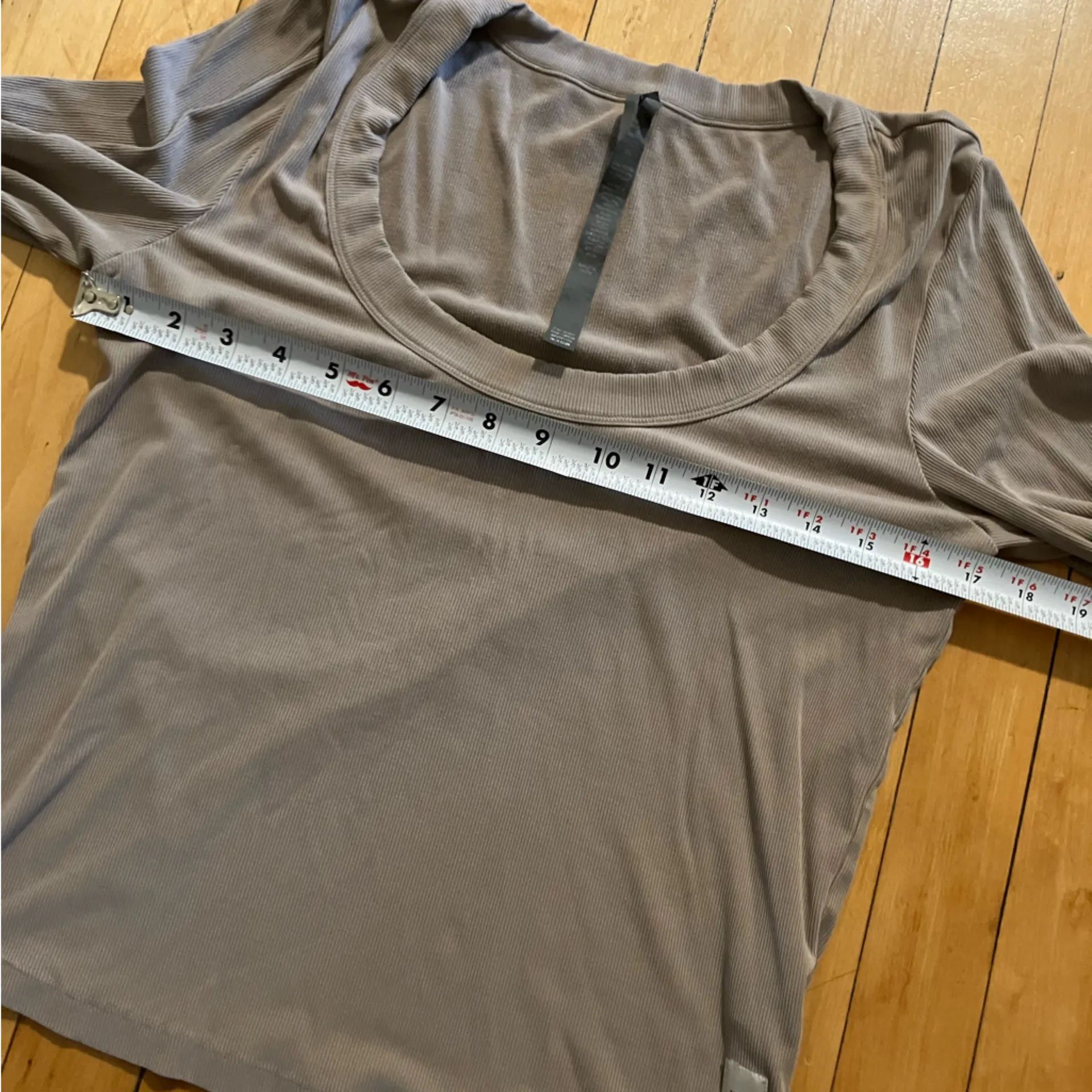 Vuori  Pose Scoop Long Sleeve Tee - Image 7