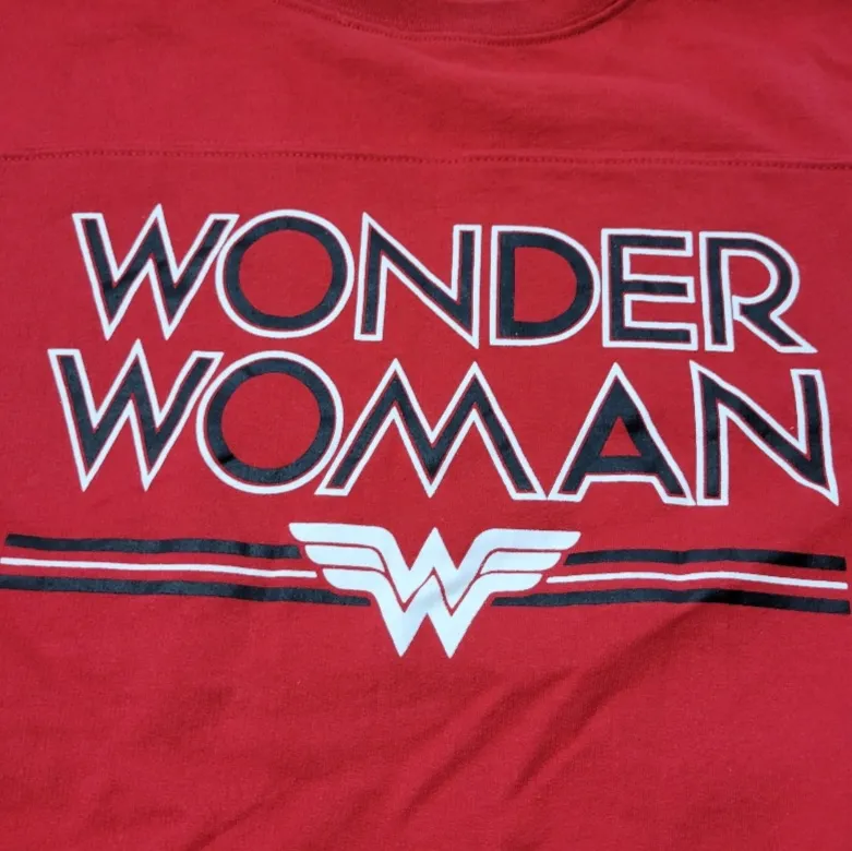 DC Comics Wonder Woman Sweatshirt Size Small SM  Wonder Woman Cropped Sweatshirt - Image 3