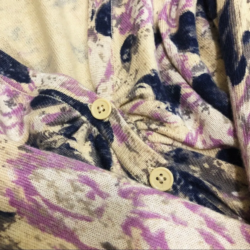 American Rag  Floral Long Sleeved Button Up Top Size Medium Button Closure - Image 4