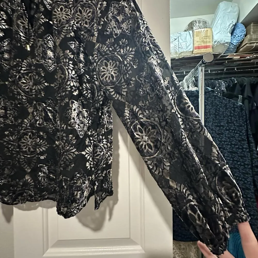 NYDJ Women’s Black Velvet Burnout Texture Long Sleeve Blouse Sz XS Extra Small - Image 3