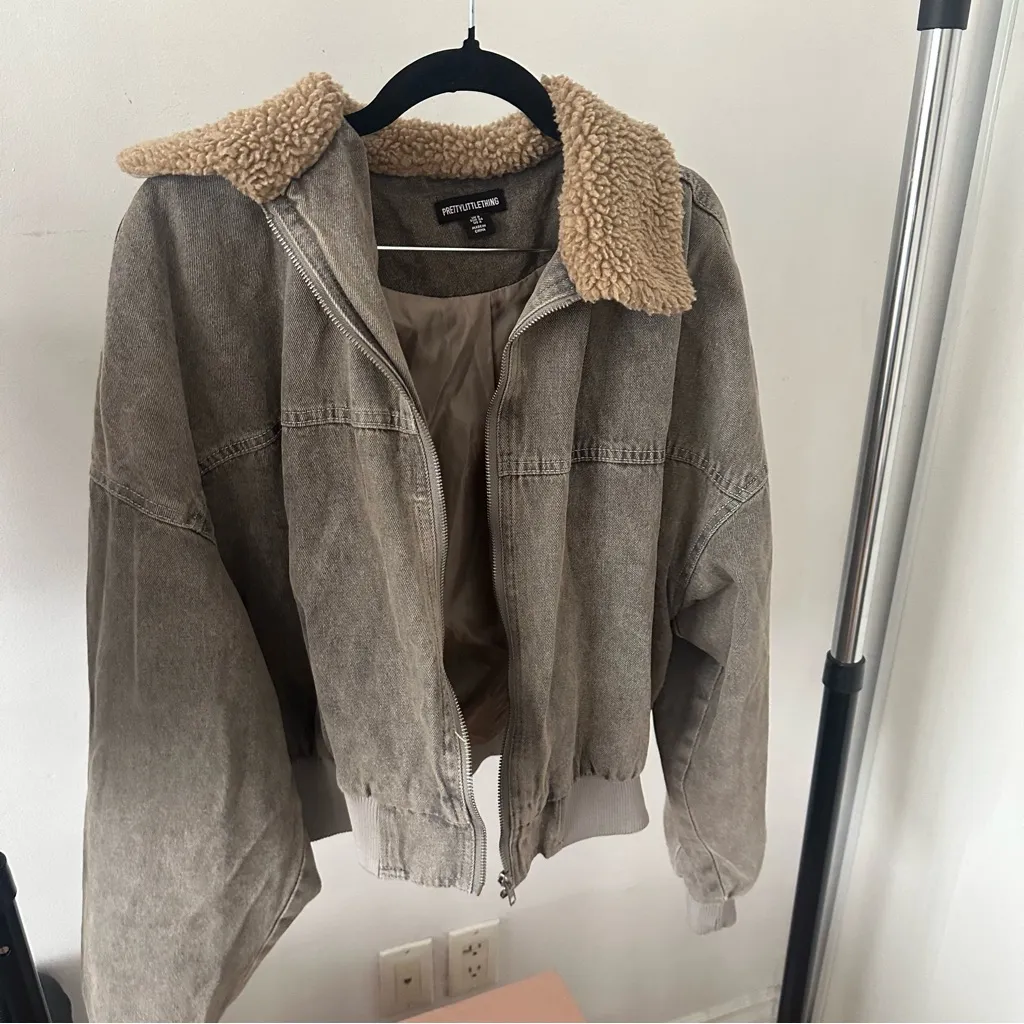 PLT LIGHT GREY SHERPA COLLAR DENIM BOMBER JACKET - Image 5