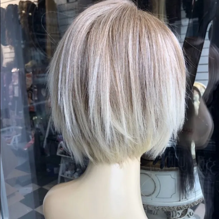 Short Bob Lacefront wig wispy layers only platinum blonde left - Image 3