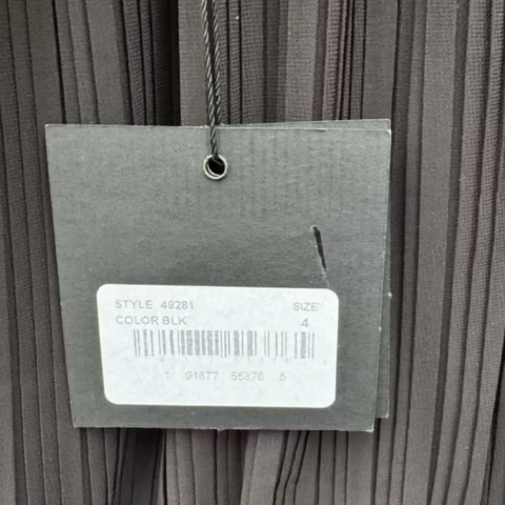 New IEENA for Mac Duggal Plunge Neckline Rosette Pleated A-Line Black Gown Form - Image 9