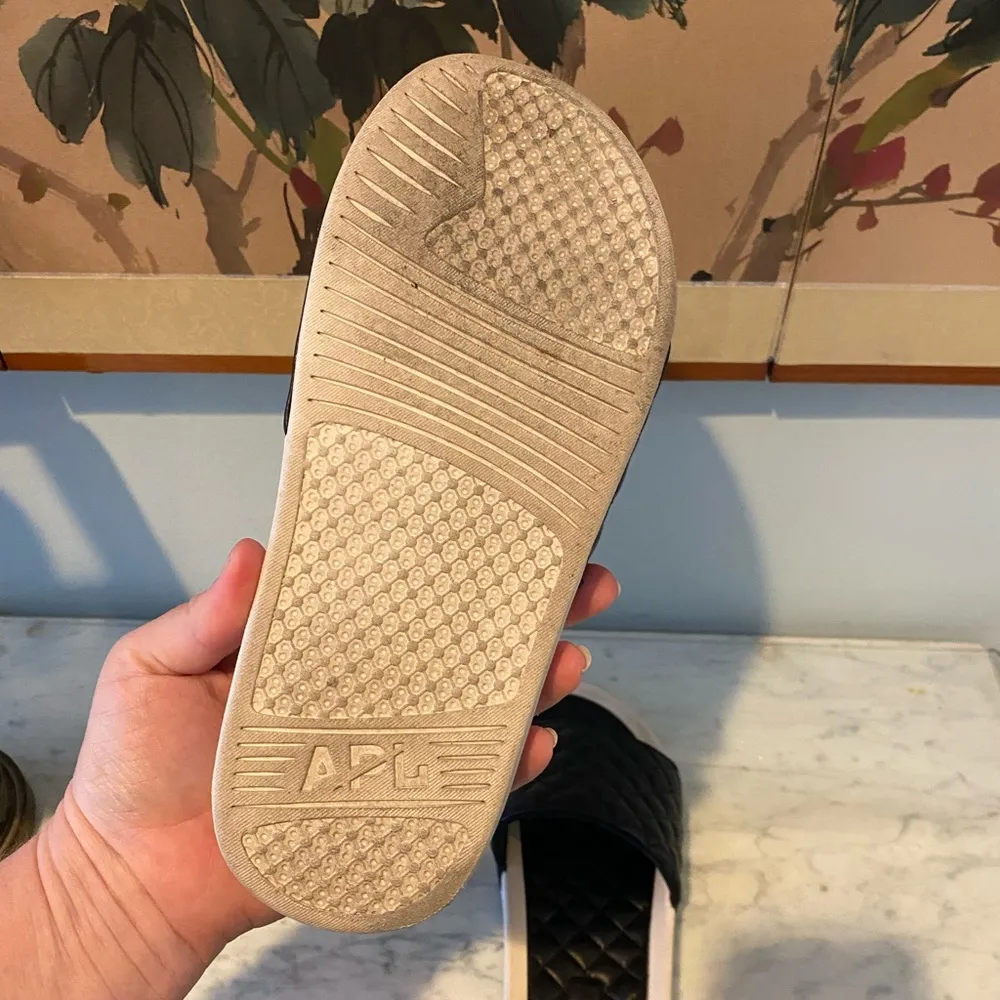 APL Lusso Quilted Slides Size 7 EUC - Image 6
