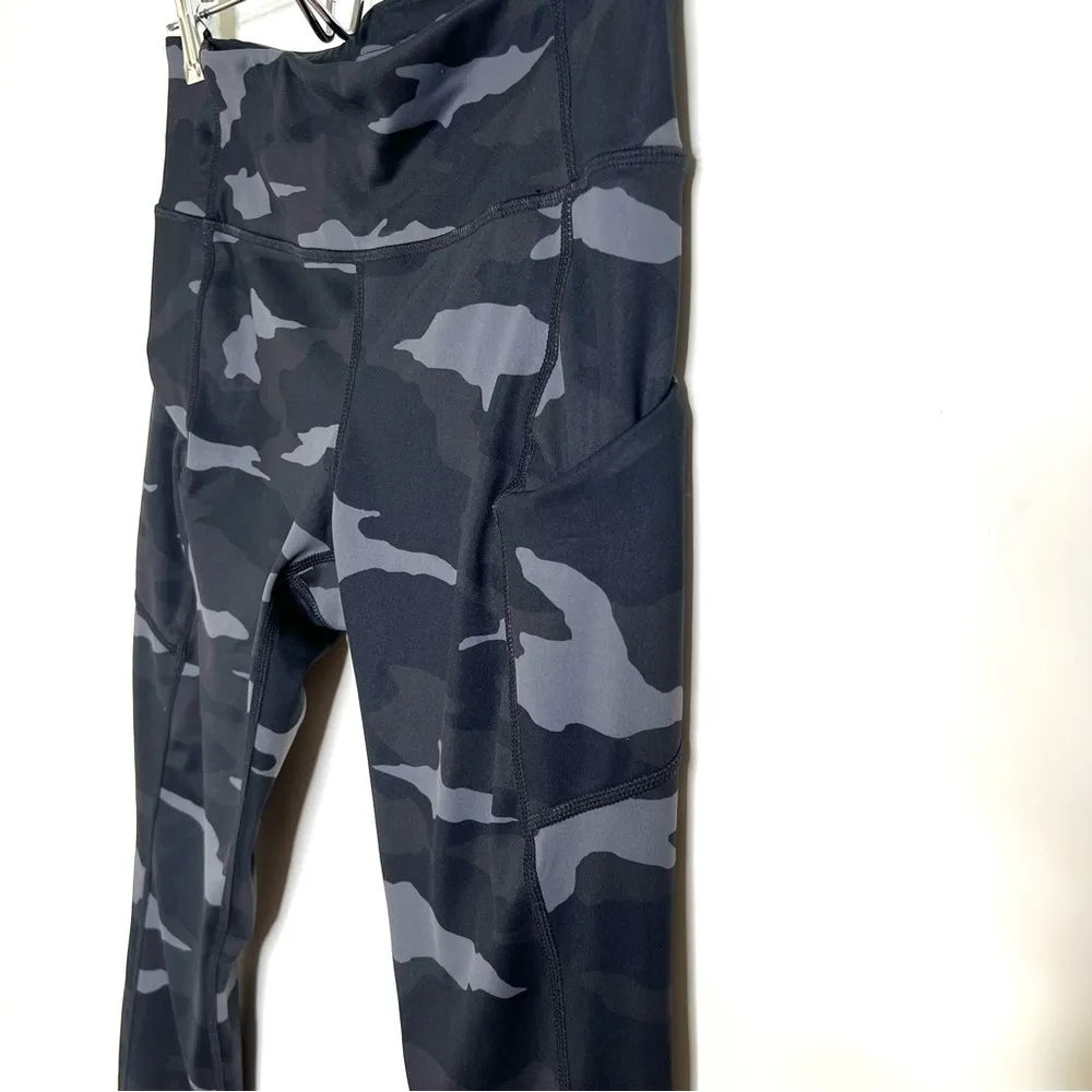 Athleta Camo Contender 7/8 Tight Black Grey Camo Size Small - Image 9