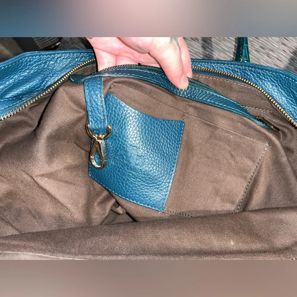 Rowallan of Scotland Genuine Leather in Crocodile Pattern w/ Gold Metal Accents - Image 15