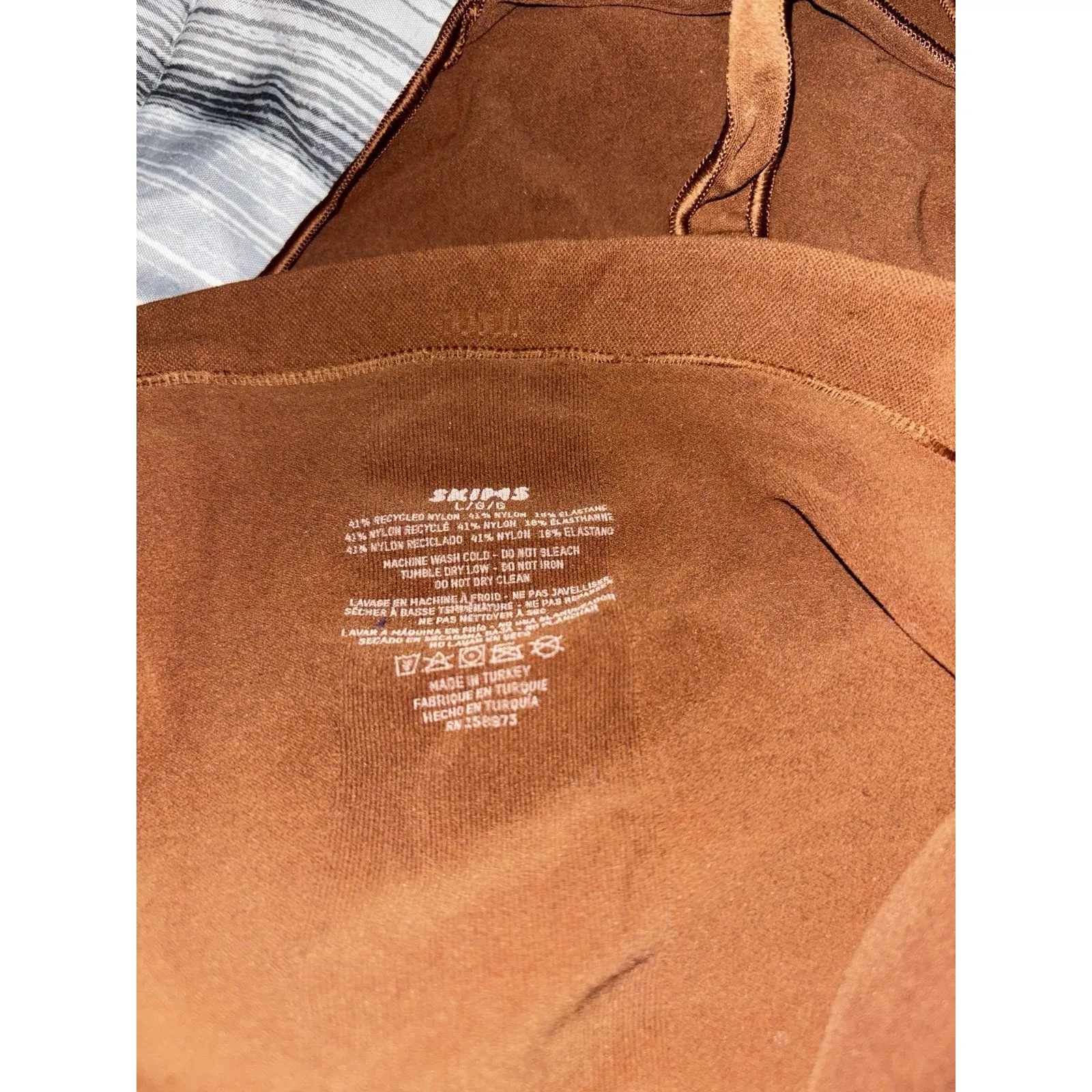 Skims Seamless Sculpt Thong Bodysuit Sz Medium in cocoa - Image 6