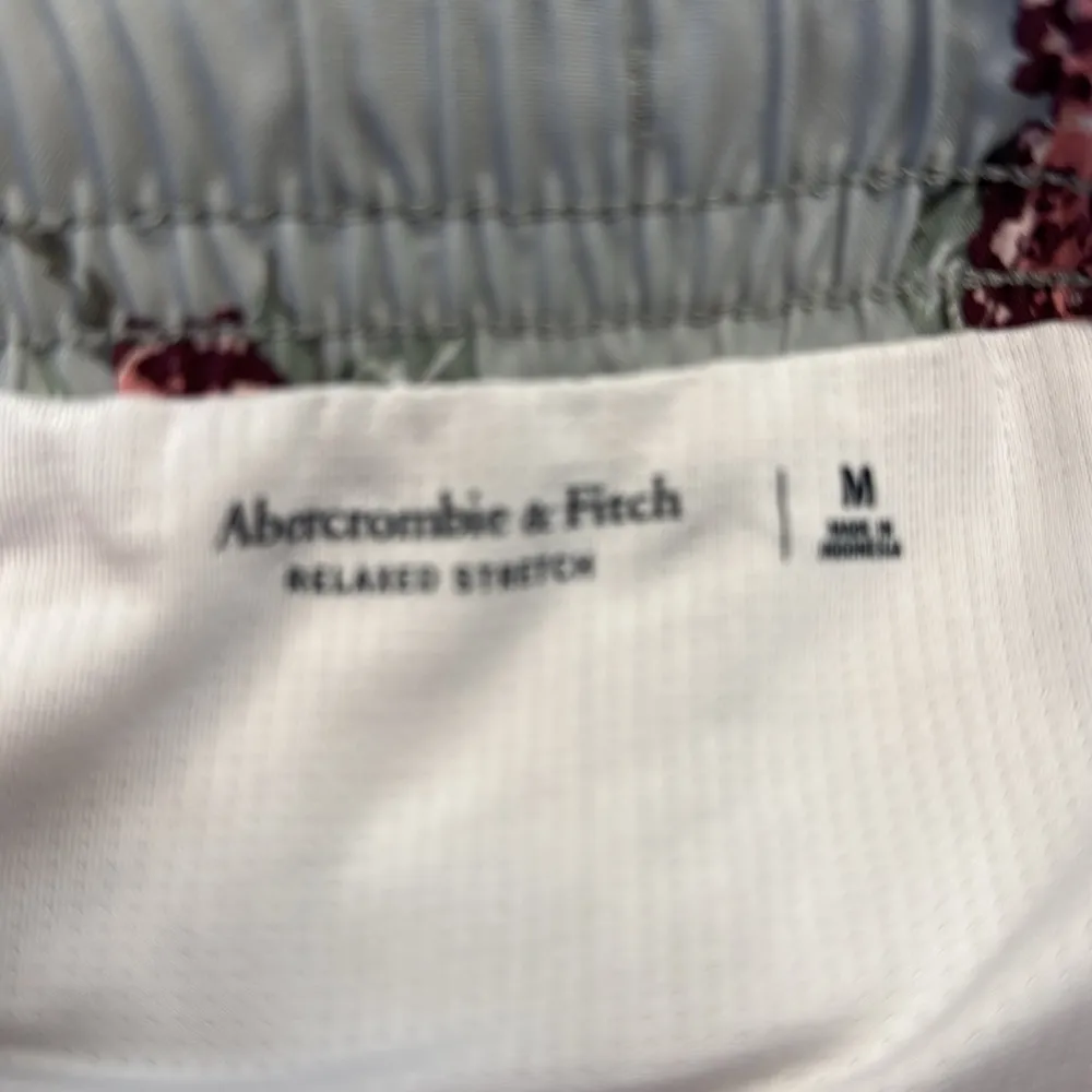 Abercrombie Sage Green Floral Gym Activewear Shorts w/ Lining Size Med EUC #5621 - Image 5