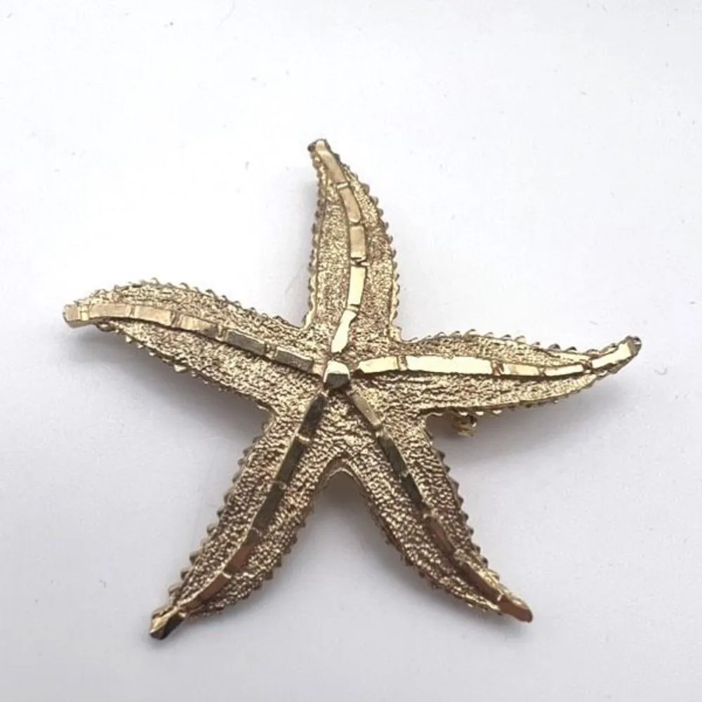 Vintage Women's Gold Tone Brushed Textured Ribbed Edge 5‎ Point Starfish Brooch - Image 2
